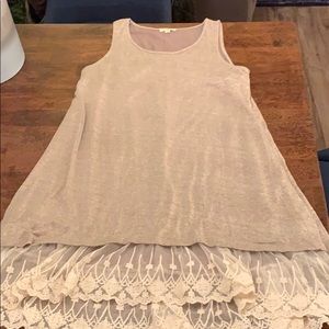 Umgee lace detail tunic size medium